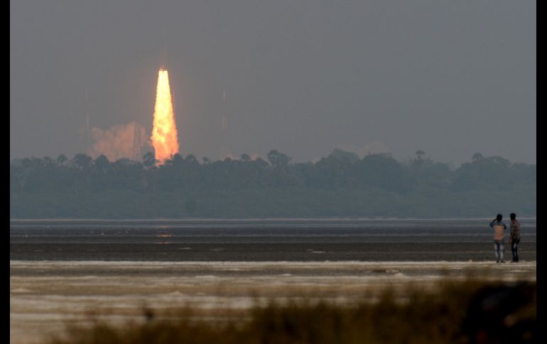 El satélite de comunicaciones GSAT-29, de la Organización India de Investigación Espacial, se lanza a bordo del GSLV-mark III-D2 desde Sriharikota, India. AFP/A. Sankar