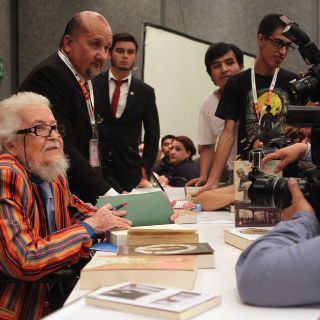 Fernando del Paso recibió festejo en la FIL 2015 por sus 80 años