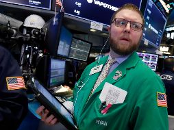 Esta mala racha encamina a Wall Street a las pérdidas más prolongadas en tres meses gracias, entre otros, a la reculada de valores como los de Apple, que entró en territorio bajista. AP / R. Drew