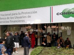 Respecto al nuevo Portal de Quejas Electrónicas de Condusef, estimó que en una primera etapa con la herramienta las reclamaciones hacia la banca habrán de elevarse entre 30 y 40%, es decir, en por lo menos 30 mil nuevas quejas. NTX/ ARCHIVO