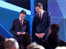 El presidente español, Pedro Sánchez (d), y el presidente de México, Enrique Peña Nieto (i), participan en la XII Cumbre de Empresarios. EFE/M. Dueñas