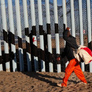 Instala Honduras consulado móvil en Tijuana para atender a migrantes