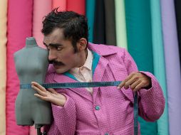 Israel Mora. El actor, en la obra ''El gurú de la moda: Único e Inolvidable''. ESPECIAL