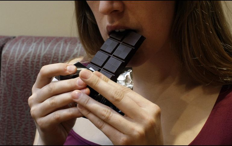 El cacao y su derivado, el chocolate, contienen teobromina, un alcaloide que produce efectos estimulantes en los sistemas de alerta en el cerebro. AP / ARCHIVO