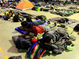 Migrantes descansan en el albergue del DIF Vasco de Quiroga, en Irapuato. NTX/J. Lira