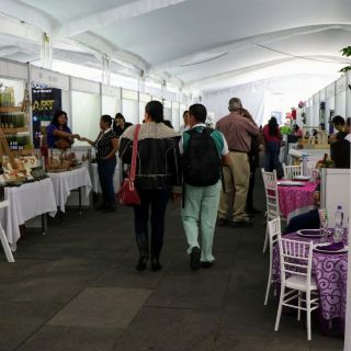 Entregan apoyo a emprendedores en Expo Emprende 2018