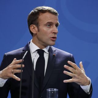 Macron llama en Berlín para que Europa se fortalezca ante nacionalismos