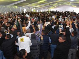 Los bloques se recriminaron, unos de traidores y los otros respondieron “váyanse a Morena, váyanse a Morena” lo que hizo imposible que los escrutadores contaran los votos. TWITTER / @PRDMexico
