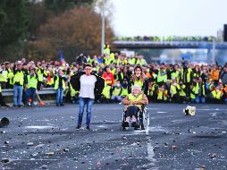 Cientos de franceses de todas las edades han salido a las calles para manifestar su descontento contra los nuevos impuestos. AFP/N. Tucat