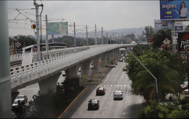 Lo publicado por Alfaro haría necesario que se levantaran las trabes del viaducto elevado para resolver el desperfecto. EL INFORMADOR / ARCHIVO