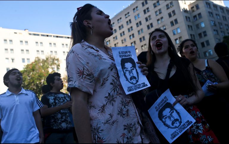 Protesta en el exterior del palacio de La Moneda por la muerte de Camilo Catrillanca, joven mapuche asesinado por policías que perseguían a unos ladrones de autos. AP/E. Félix
