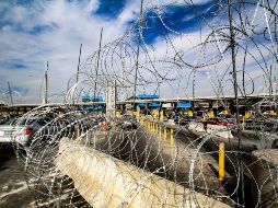 La garita de San Ysidro, que une Tijuana y San Diego, fue rodeada con alambre de púas. EFE/J. Terríquez