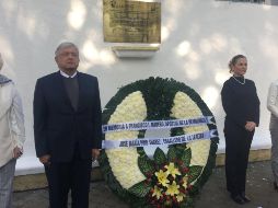 Para conmemorar el 108 aniversarios de la Revolución Mexicana, Andrés Manuel López Obrador monta una guardia de honor en memoria de Francisco I. Madero y José María Pino Suárez. TWITTER / @TorrucoTurismo