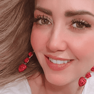 Andrea Legarreta muestra su figura en bikini