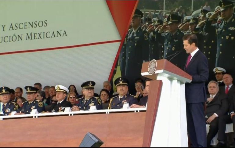 El Presidente encabezó la ceremonia de ascensos en el marco del aniversario del inicio de la Revolución Mexicana. TWITTER / @PresidenciaMX