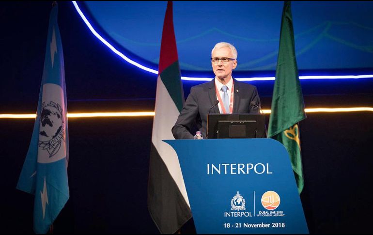 Jürgen Stock, secretario general de Interpol, habla en la apertura de la 87 asamblea general de la organización, realizada en Dubái. AP