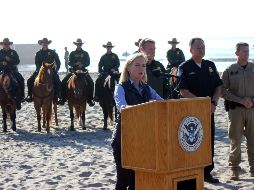 La secretaria del DHS, Kirstjen Nielsen, visitó San Diego para reprochar a la corte de San Francisco por el bloqueo al decreto de la Casa Blanca que establece que sólo se podrá solicitar asilo en los puertos de entrada al país. EFE/R. Salido
