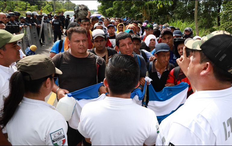 Los migrantes fueron detenidos sobre una carretera entre la frontera guatemalteca y la ciudad de Tapachula, Chiapas. AFP/B. Alfaro