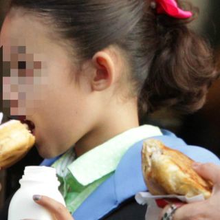 Sugieren prevenir sobrepeso y anorexia en menores de edad