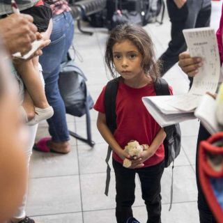 Estados Unidos tiene 14 mil 30 menores migrantes en albergues