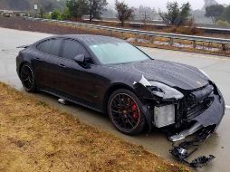 Así quedó el Porsche que conducía Curry. AP