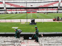 Todo está listo en el Monumental para recibir el partido que paralizará a Argentina y al mundo. River y Boca se juegan mucho más que el trofeo continental. EFE