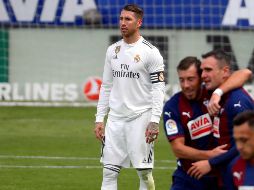 El Madrid fue superado en Ipurúa por futbol y empuje, no tuvo capacidad de reacción y cayó resignado ante los tantos de Escalante, Sergi Enrich y Kike García. EFE / J. Etxezarreta