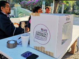 Cabe recordar que las casillas han sido abiertas desde las 08:00 horas y cerrarán hasta las 18:00 horas; este ejercicio se realizará el fin de semana en toda la República Mexicana y los resultados se darán a conocer el lunes. NTX / I. Santiago