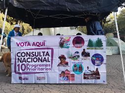 Un empleado de un restaurante, quien ya emitió su voto, considera como positivo esta consulta, porque es importante que los gobiernos tomen en cuenta la voz y opinión de las personas. NTX / I. Durán
