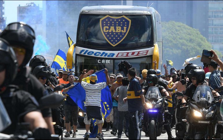 Debido a los hechos de violencia, el partido se postergó una hora, por lo que iniciaría a las 15:00 horas tiempo de México. AFP / J. Romero