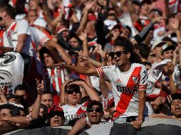 Seguidores de River Plate atacaron el autobús que transportaba a los jugadores de Boca Juniors. AP/G. Garello