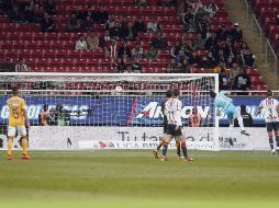 Un disparo de Luis Rodríguez mal atacado por Raúl Gudiño terminó por sentenciar el que fue un año de terror para el Guadalajara en el Estadio Akron. Chivas se despide con derrota del Apertura 2018. EL INFORMADOR / A. Camacho