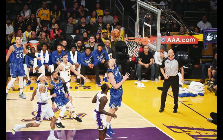 Orlando Magic v Los Angeles Lakers - LOS ANGELES, CA - NOVEMBER 25: Nikola Vucevic #9 of the Orlando Magic drives to the basket during the game against the Los Angeles Lakers on November 25, 2018 at STAPLES Center in Los Angeles, California. NOTE TO USER: User expressly acknowledges and agrees that, by downloading and/or using this Photograph, user is consenting to the terms and conditions of the Getty Images License Agreement. Mandatory Copyright Notice: Copyright 2018 NBAE   Adam Pantozzi/NBAE via Getty Images/AFP