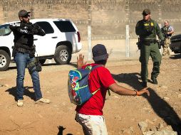 Al grupo de 42 personas detenidas en el lado estadounidense, ocho de ellas mujeres, se suman 39 arrestos del lado mexicano. AP / P. Acosta