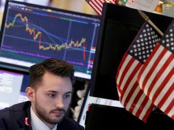 El promedio industrial Dow Jones ganó 354 unidades, para situarse en 24 mil 640 puntos. AP/R. Drew