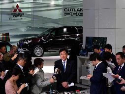 Osamu Masuko, presidente de Mitsubishi Motors, informa del despido de Carlos Ghosn. AFP/M. Bureau