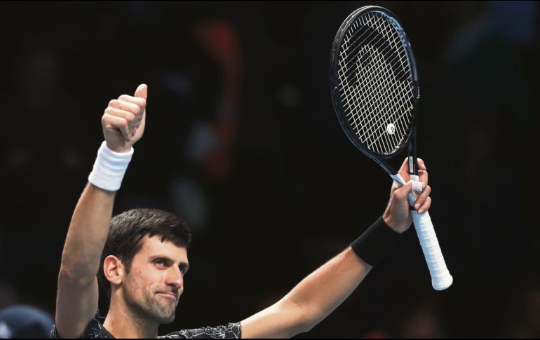 Después de una gran temporada, el serbio Novak Djokovic termina el año como el mejor tenista del mundo. AP