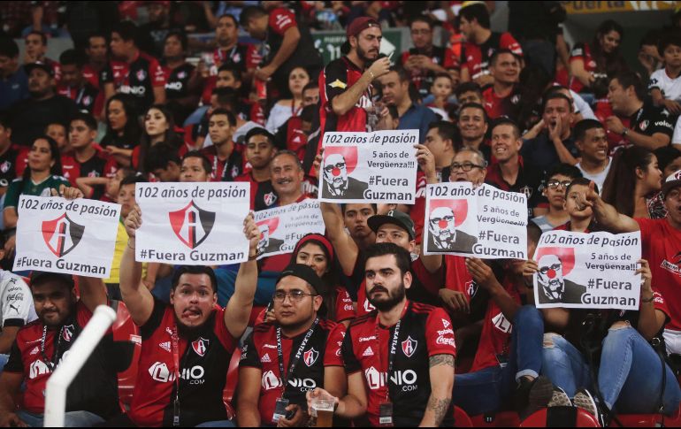 Tras el mal paso de su equipo, aficionados del Atlas protestaron en el juego de la Jornada 5 del Apertura 2018 ante Morelia. EL INFORMADOR / F. Atilano