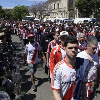 Presidente de River pide al de Boca jugar la final de Copa Libertadores