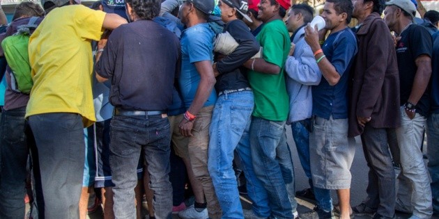 Casi 700 migrantes se registran para pedir empleo en M&eacute;xico