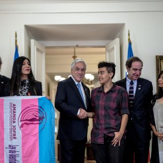 Chile promulga ley de identidad de género