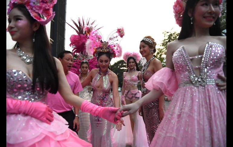 Intérpretes transgénero paticipan en un acto a favor de los derechos de los homosexuales en Bangkok, Tailandia. AFP/L. Suwanrumpha