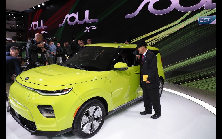 Los autos son presentados miércoles y jueves a la prensa, mientras que la exposición quedará abierta al público a partir del viernes y hasta el 9 de diciembre próximo. El vehículo eléctrico Kia Soul Eco modelo 2020.