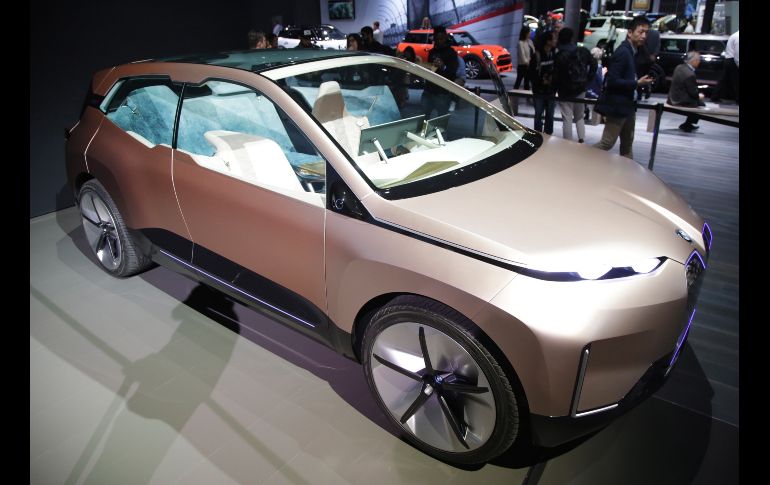 BMW presentó eléctrico autónomo iNext.