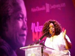 Oprah Winfrey participó en las actividades que conmemoran el quinto aniversario del fallecimiento de Nelson Mandela y el centenario de su nacimiento. EFE / K. Ludbrook