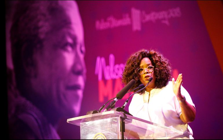 Oprah Winfrey participó en las actividades que conmemoran el quinto aniversario del fallecimiento de Nelson Mandela y el centenario de su nacimiento. EFE / K. Ludbrook