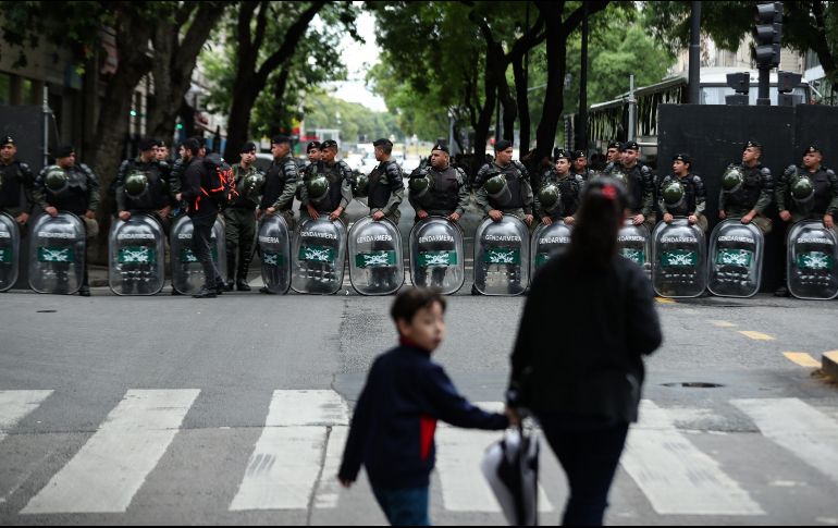 En Buenos Aires se despliegan más de 20 mil efectivos para resguardar a los líderes de todo el mundo. EFE/A. Valdés