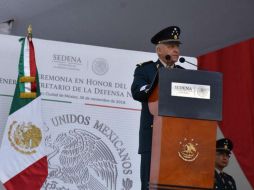 Frente a la plana mayor de la dependencia, y sin olvidar a ningún miembro de las tropas y cadetes, agradece a quienes fueron sus colaboradores; reconoce la presencia de Sandoval González. TWITTER / @S_Cienfuegos_Z