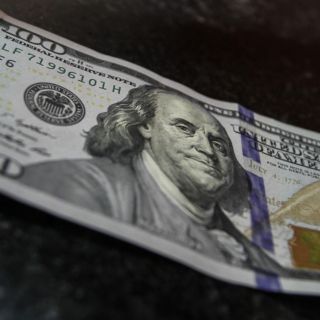 Billete verde se vende hasta en 20.77 pesos en bancos capitalinos