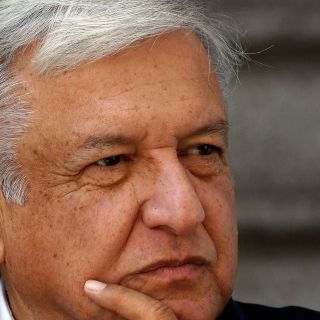 Mayoría de los mexicanos aprueba a López Obrador, según sondeo
